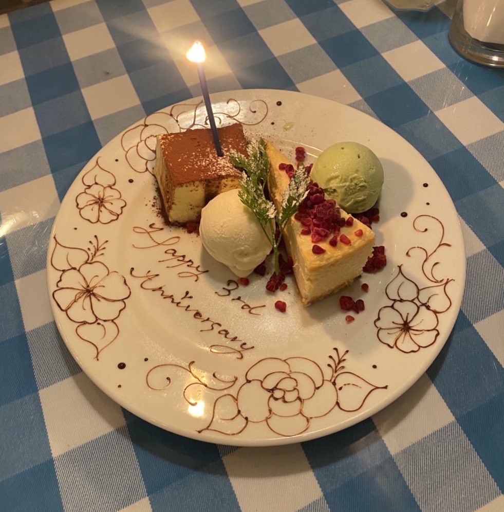 51o_o5's tweet photo. 4年目もたくさん思い出つくろうね🌷 https://t.co/D5KsGNvLBO