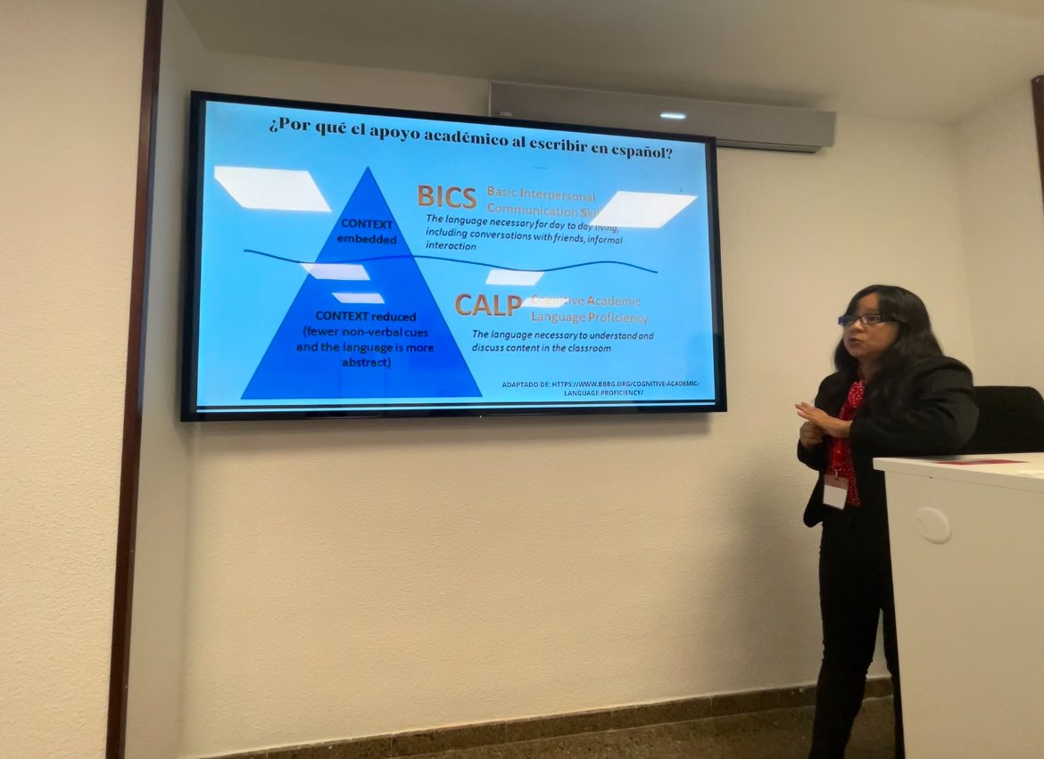 contintachina's tweet photo. “Sistematización de experiencias del Centro de Escritura de la BUAP con enfoque en áreas disciplinares” en #congresolenguas de la @Nebrija @NebrijaLenguas https://t.co/waYVuGgwtu