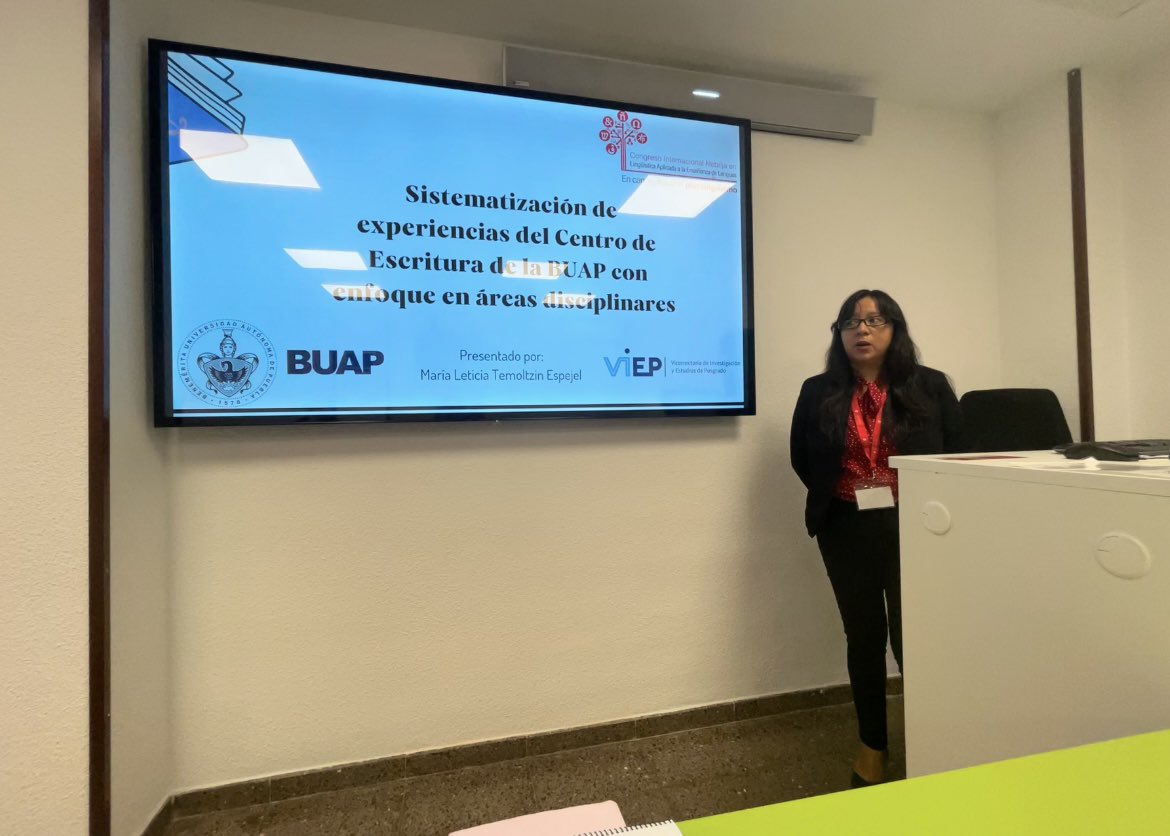 contintachina's tweet photo. “Sistematización de experiencias del Centro de Escritura de la BUAP con enfoque en áreas disciplinares” en #congresolenguas de la @Nebrija @NebrijaLenguas https://t.co/waYVuGgwtu