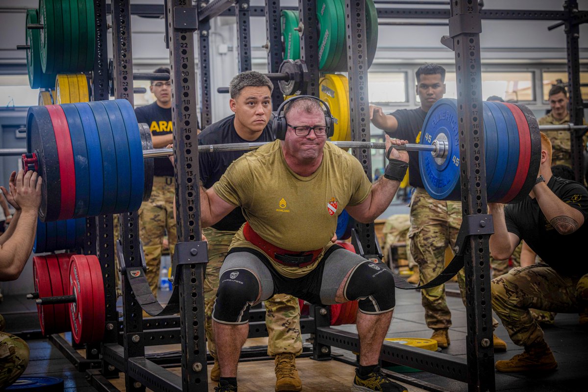 no challenge, no change 💪 

📸 25th Infantry Division Soldiers push through the struggle in a strong man competition