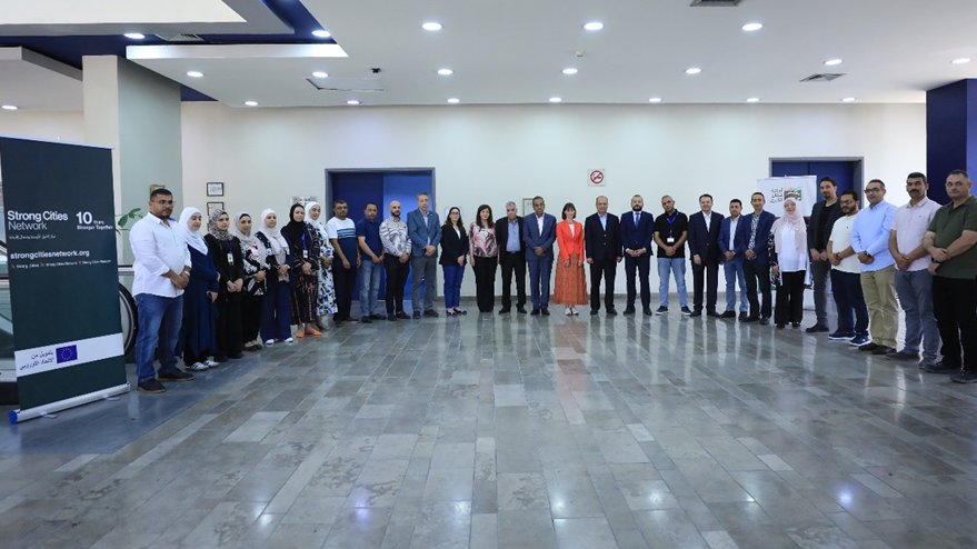 Strong_Cities's tweet photo. The final workshop in this initiative closed with commitments to expand simulation training, strengthen frameworks for national-local cooperation &amp; share Amman's model with other #Jordanian municipalities, fostering a culture of #resilience &amp; improvement in #cityledresponse. 6/7 https://t.co/SDCejsArc4