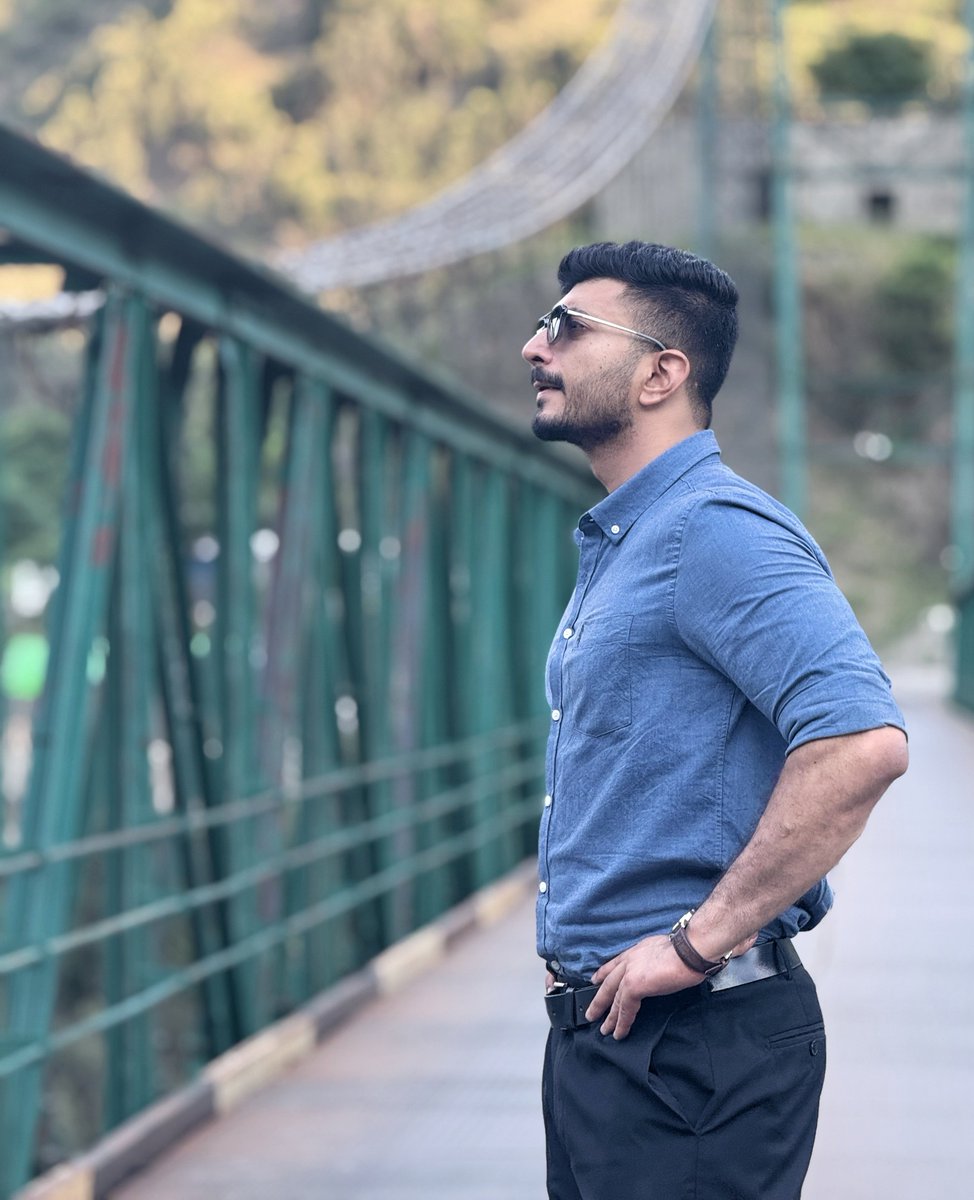 pushpaksaroop's tweet image. Field day: halted on Trungal Bridge over the mighty Chenab river, Doda, J&amp;amp;K. Caught a tweet saying guys over 6&apos; struggle to add size - speaking as a 6’3” unit, it stands confirmed. Thankfully, fieldwork keeps the calories in check!