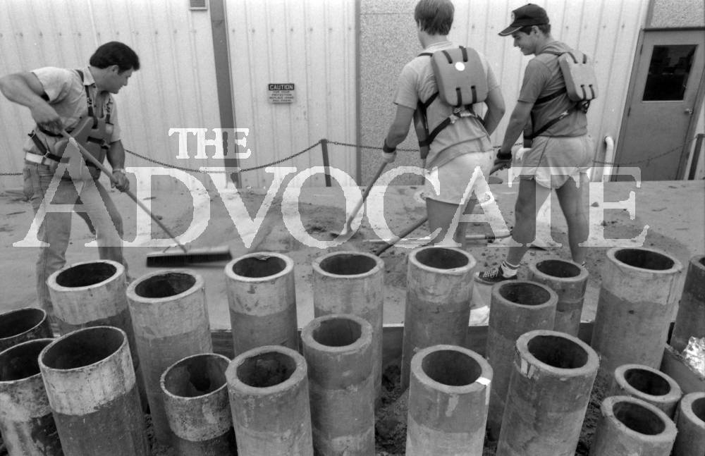 #TBT to July 3, 1985 — workers setting up for the annual fireworks display on the Mississippi River. The Independence Day tradition is still going strong! 🎆 WBRZ’s Fireworks on the Mississippi will light up the riverfront tomorrow at 9 p.m.