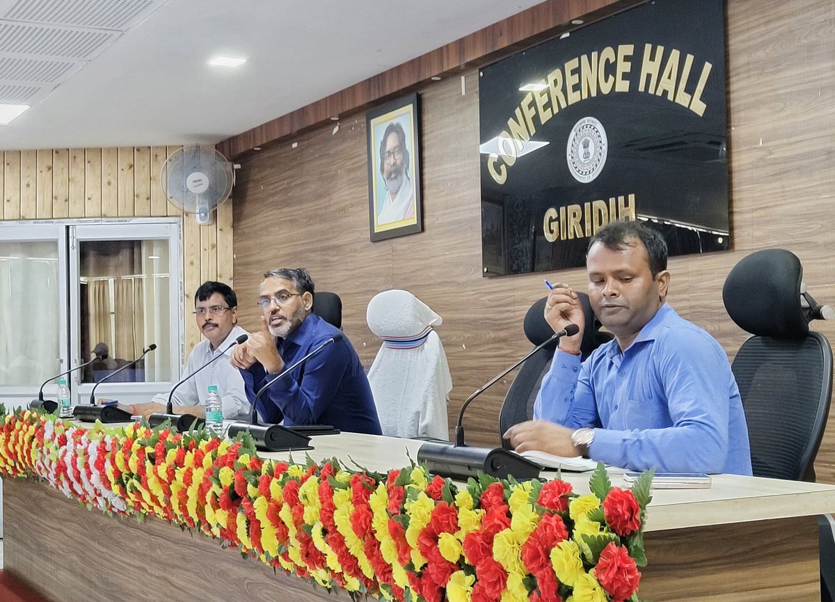 GiridihDc's tweet image. कल्याण विभाग अंतर्गत संचालित विभिन्न विकासात्मक योजनाओं यथा साइकिल वितरण, प्री मैट्रिक, पोस्ट मैट्रिक, छात्रवृति, रोजगार सृजन योजना, छात्रावास जीर्णोद्धार, पशुधन योजना, पीएम जनमन योजना समेत अन्य योजनाओं की समीक्षा कर उक्त सभी योजनाओं में प्रगति सुनिश्चित करने का निर्देश दिया।