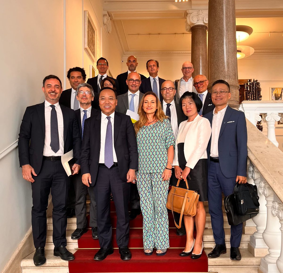 Fabrizio Lobasso (@fabriziolobasso) on Twitter photo La visita del vice ministro per l’Industria e il Commercio del Vietnam #LongNguyenHoang, e l’incontro presso la sede della #CDP si iscrive in una relazione virtuosa del <a href="/ItalyMFA/">Farnesina 🇮🇹</a> Ministero degli Affari Esteri e della Cooperazione Internazionale e del #SistemaItalia nell’area La visita del vice ministro per l’Industria e il Commercio del Vietnam #LongNguyenHoang, e l’incontro presso la sede della #CDP si iscrive in una relazione virtuosa del <a href="/ItalyMFA/">Farnesina 🇮🇹</a> Ministero degli Affari Esteri e della Cooperazione Internazionale e del #SistemaItalia nell’area