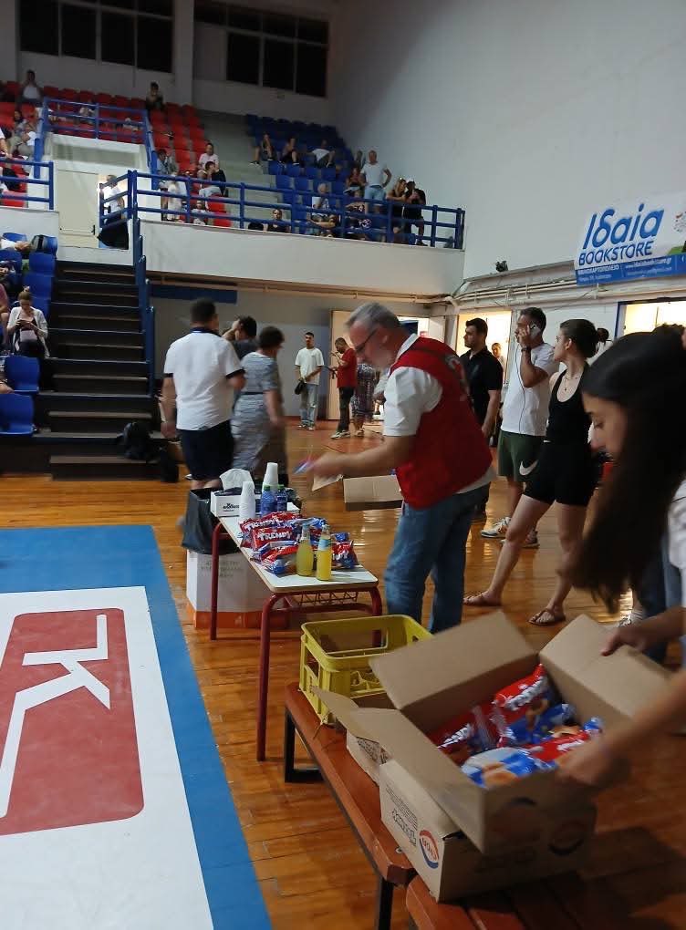 greekredcross's tweet photo. Άμεση ήταν η ανταπόκριση των εθελοντών του Περιφερειακού Τμήματος Ιεράπετρας του Ελληνικού Ερυθρού Σταυρού στη μεγάλη πυρκαγιά που ξέσπασε στο Δήμο Ιεράπετρας 
Περισσότερα εδώ : https://t.co/5mMmsurqcO
#hellenicredcross https://t.co/hJViUyalPF