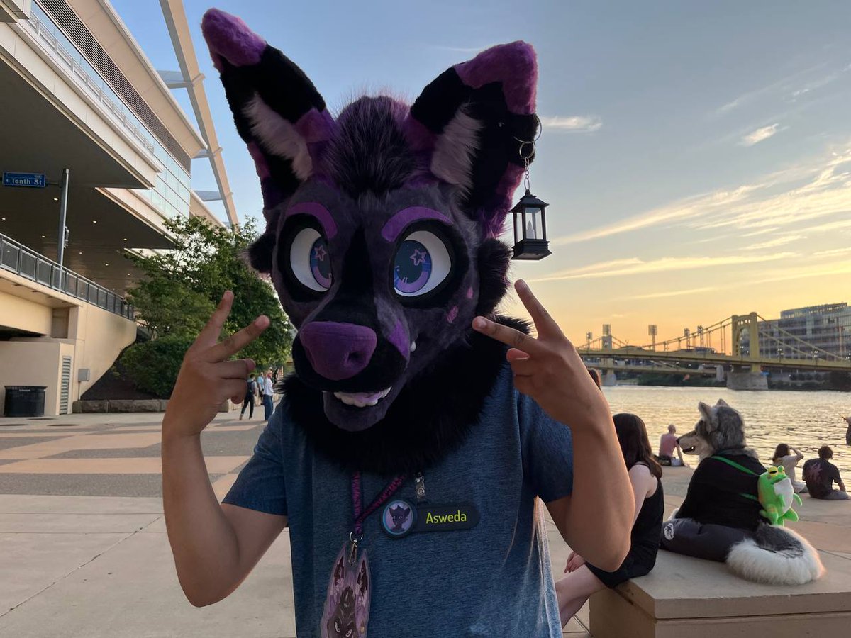 I AM AT #ANTHROCON #anthrocon2025!

If you see me ask for hugs and pics!

This will be my first time going out with my fursuit so I want to get lots of pictures!
Heres what to look out for!
📸: orlandoluxray