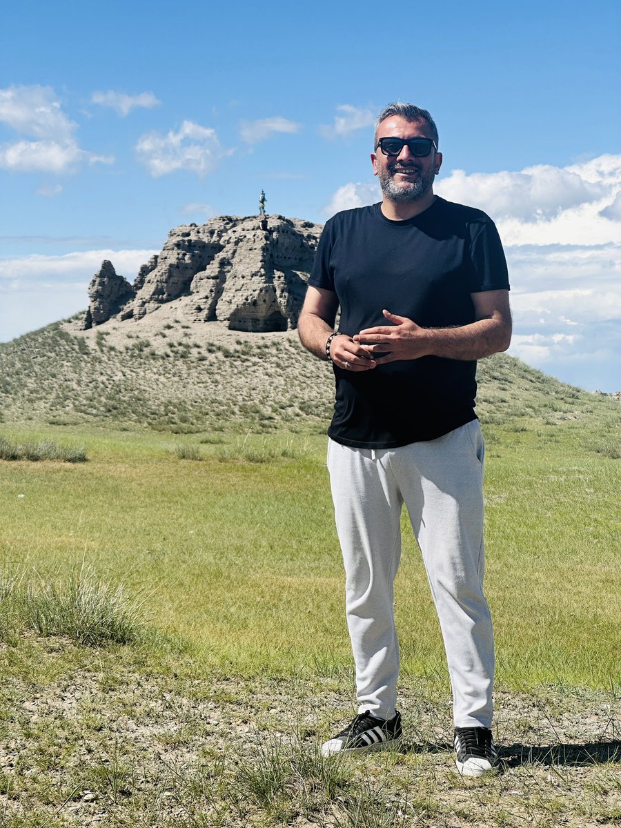 murattozkaan's tweet photo. Uygurların kadim başkenti Karabalgasun’dayız; bir başka adıyla Ordu Balık. Zamanın tozlu sayfalarını aralayıp adeta VIII. yüzyıla geri döndük. https://t.co/gguBZQ6YaB
