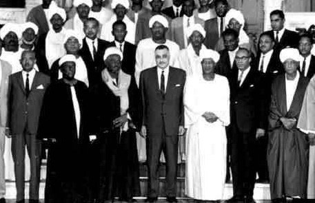 2 ديسمبر 1965 – وصل إلى القاهرة الإمام الهادي المهدي، زعيم طائفة الأنصار في السودان، والسيد الصادق المهدي، زعيم حزب الأمة السوداني، على رأس وفد يضم 20 عضوًا من أعضاء الجمعية التأسيسية السودانية ورجال حزب الأمة. وسيقضي الوفد عشرة أيام في زيارة للجمهورية العربية المتحدة.

وقد أعرب