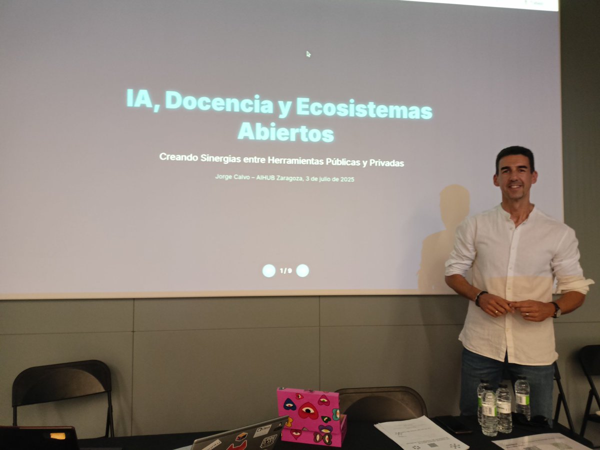 therfer's tweet image. En @AIhubCSIC nos presenta @jorgemcalvo su charla sobre #IA, docencia y ecosistemas abiertos: 

&quot;En la fiebre del oro de la IA, @nvidia es la que suministra los picos y las palas&quot;

¿Podemos liberarnos de las grandes tecnológicas para el uso de la IA?

🤔🤖📚