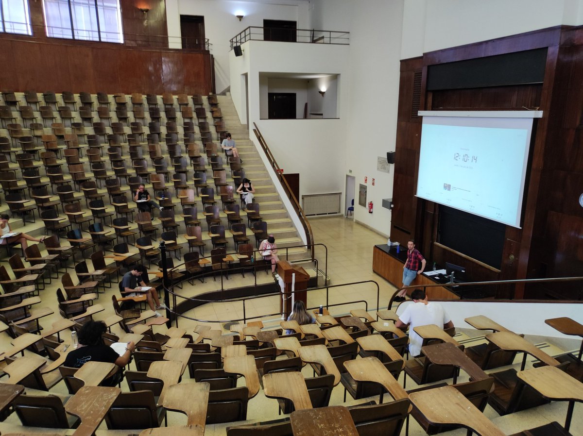 Saul_HM (@sahermar_) on Twitter photo Hoy, 3 de julio, misma situación en una examen de segundo de medicina en la UCM. Ya que <a href="/ComunidadMadrid/">Comunidad de Madrid</a> maltrata a su universidad publica, <a href="/unicomplutense/">Complutense</a> alguna solución? El calor de hoy en el aula ha sido insoportable Hoy, 3 de julio, misma situación en una examen de segundo de medicina en la UCM. Ya que <a href="/ComunidadMadrid/">Comunidad de Madrid</a> maltrata a su universidad publica, <a href="/unicomplutense/">Complutense</a> alguna solución? El calor de hoy en el aula ha sido insoportable
