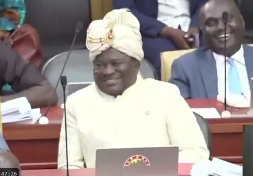 NewsAlgebraIND's tweet photo. BIG NEWS 🚨 Ghana MPs wore Indian traditional attire as PM Modi visited their Parliament in Accra. 

A RARE and warm gesture to honour India's rich culture and legacy. 🙏

Two MPs donned Indian dress during PM Modi's historic address.

Strong symbol of friendship as India-Ghana ties deepen. 🤝