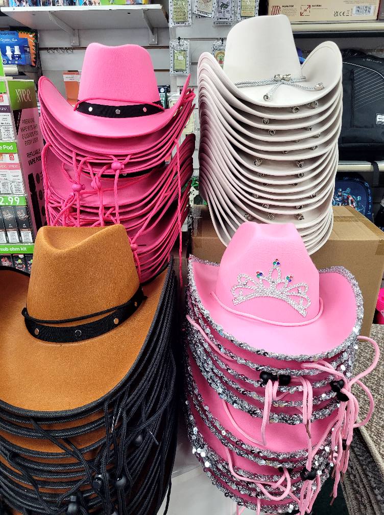 puntersg's tweet image. 𝘊𝘖𝘜𝘕𝘛𝘙𝘠 𝘕𝘐𝘎𝘏𝘛 𝘙𝘌𝘈𝘋𝘠 at @FeileBelfast  🤠

We have you sorted at Donnelly&apos;s

Find them at 15 Springfield Road