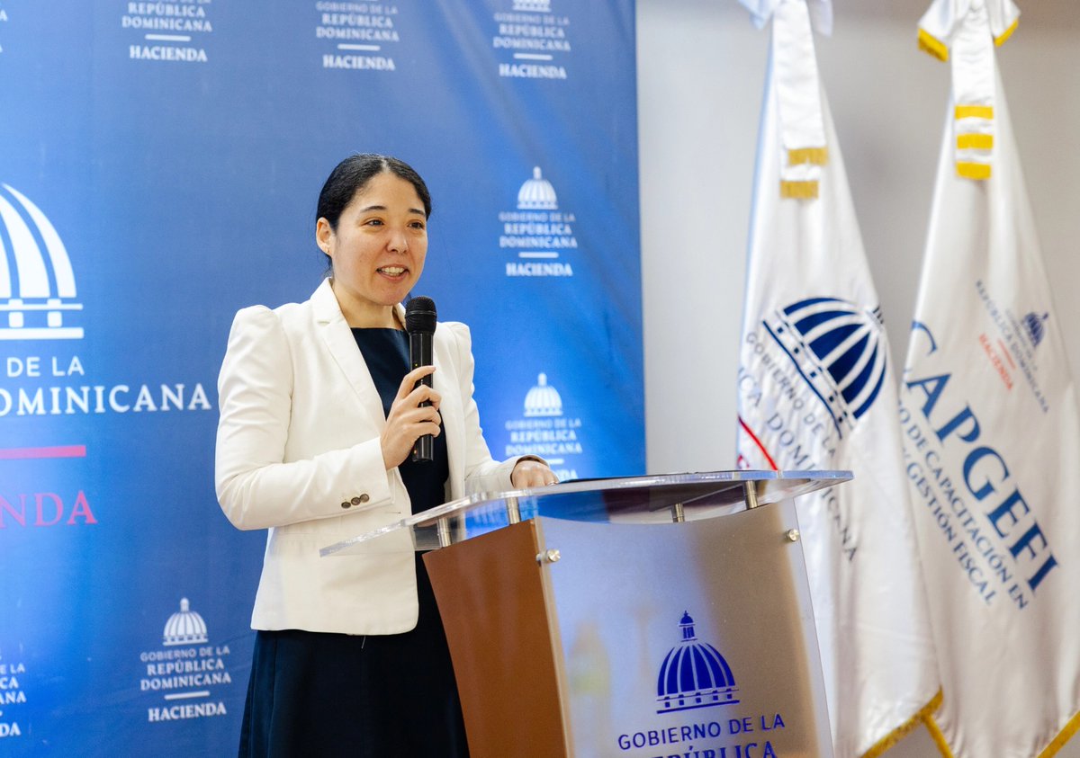 Celebramos el Día del Maestro con nuestros docentes, pilares en la formación de servidores públicos.

La viceministra Camila Hernández (@minhaciendard) y nuestra directora Mónica Peña destacaron su valioso rol en la transformación educativa del CAPGEFI.

¡Feliz Día del Maestro!