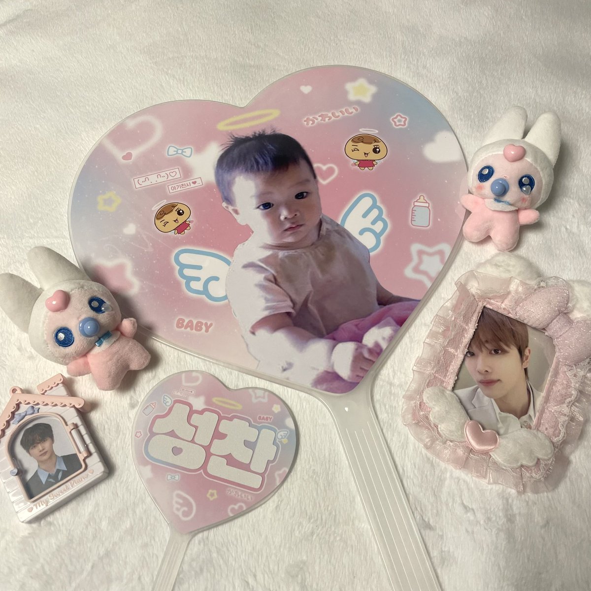 아기 성찬과 아기 우치와 .. (⌒0⌒)／~~ ♡ ♡

현장수령 관련 윗치폼 확인 부탁드려요!
배송은 예정대로 콘서트 이후 진행됩니다 ♡