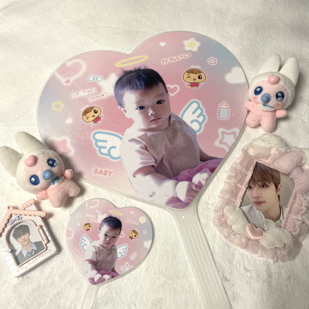 iroluvsc's tweet photo. 아기 성찬과 아기 우치와 .. (⌒0⌒)／~~ ♡ ♡

현장수령 관련 윗치��� 확인 부탁드려요!
배송은 예정대로 콘서트 이후 진행됩니다 ♡ https://t.co/Jrqor5qf8F