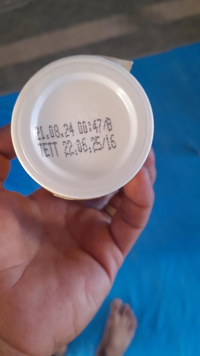 SuppressedNws's tweet photo. ⚡️JUST IN: GHF Distributes spoiled/expired “aid” to Palestinians.

A Palestinian citizen discovered that most of the aid he received from the American organization was expired, and some items had their expiration dates scratched off. He suffered severe illness after consuming it. https://t.co/PRhqwV1hbU
