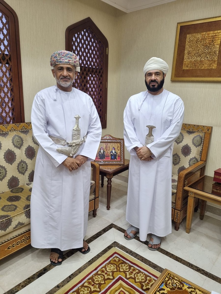 mansooralsiyabi's tweet photo. نتقدم بخالص الشكر وعظيم التقدير إلى معالي الدكتور وزير الأوقاف والشؤون الدينية على كريم استقباله وحفاوة اللقاء الذي جمعنا به، والذي اتّسم بروح المسؤولية العالية والتفاعل الإيجابي البنّاء.

لقد كان اللقاء فرصة ثمينة لطرح ومناقشة عدد من المطالب المهمة المرتبطة بولاية بوشر، وقد وجدنا من م��اليه كل تفهّم وتجاوب مشكور، حيث عبّر عن انفتاحه التام واستعداده الجاد لدراسة تلك المطالب بعناية، بما يُسهم في تحقيق الصالح العام وتلبية تطلعات أبناء الولاية.

ولا يفوتنا أن نثمّن هذا الموقف النبيل لمعاليه، الذي يجسّد إدراكه العميق لاحتياجات المجتمع وحرصه على دعم كل ما من شأنه تعزيز التنمية والاستقرار، سائلين الله أن يوفقه ويسدد خطاه في خدمة الوطن والمواطن.