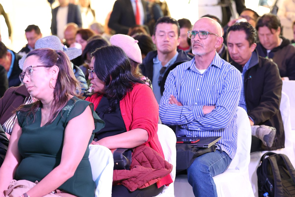 ➡️ | Pablo Beltrán, presidente del CES, acompañado por Carmita Álvarez, consejera académica, participó en el Seminario Internacional: "inteligencia artificial y universidad: Docencia, investigación y transferencia", organizado por <a href="/UNIRuniversidad/">Universidad Internacional de La Rioja (UNIR)</a> y <a href="/ESPEU/">ESPE</a>.