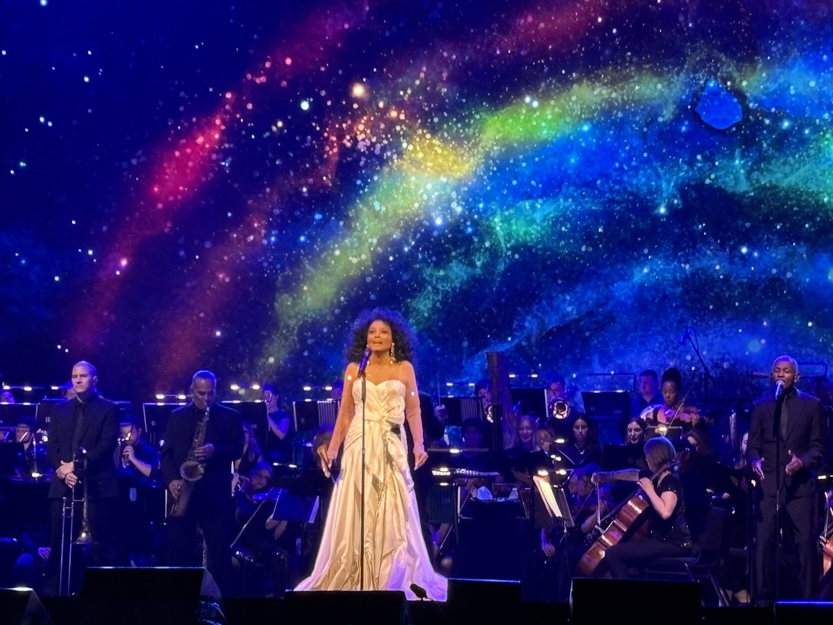 RACSO40's tweet image. The legend, Miss Diana Ross @TheO2 London #DianaRoss #Motown #SoulMusic 🎶🎶🎶🥰💖