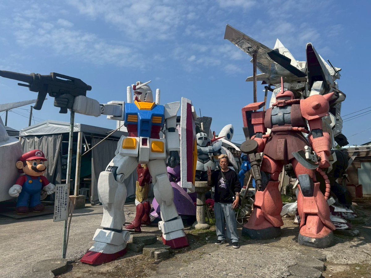 すごい久しぶりだけど今年も無事に誕生日を迎えれた〜Xはちょっと今年は仕事や家の事でバタバタしてサラッと見るだけ　ゲームはする時間中々なくPC不調中　プラモ等は自分のペースでやってます　
身体は特に異常ないけど暑さには負けてますw プロフで風船飛ばないのはあまり使わないから？ww