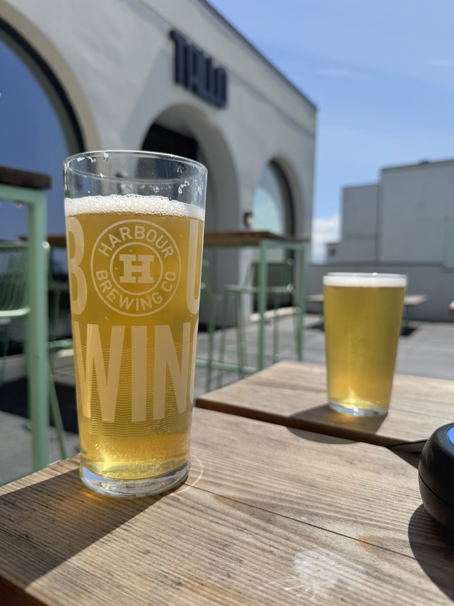 Deerstock's tweet photo. @PintsBeauty #tallo @HarbourBrewing @SeascapeResort great pint of Arctic Sky in the sun https://t.co/8hZvllJJSJ