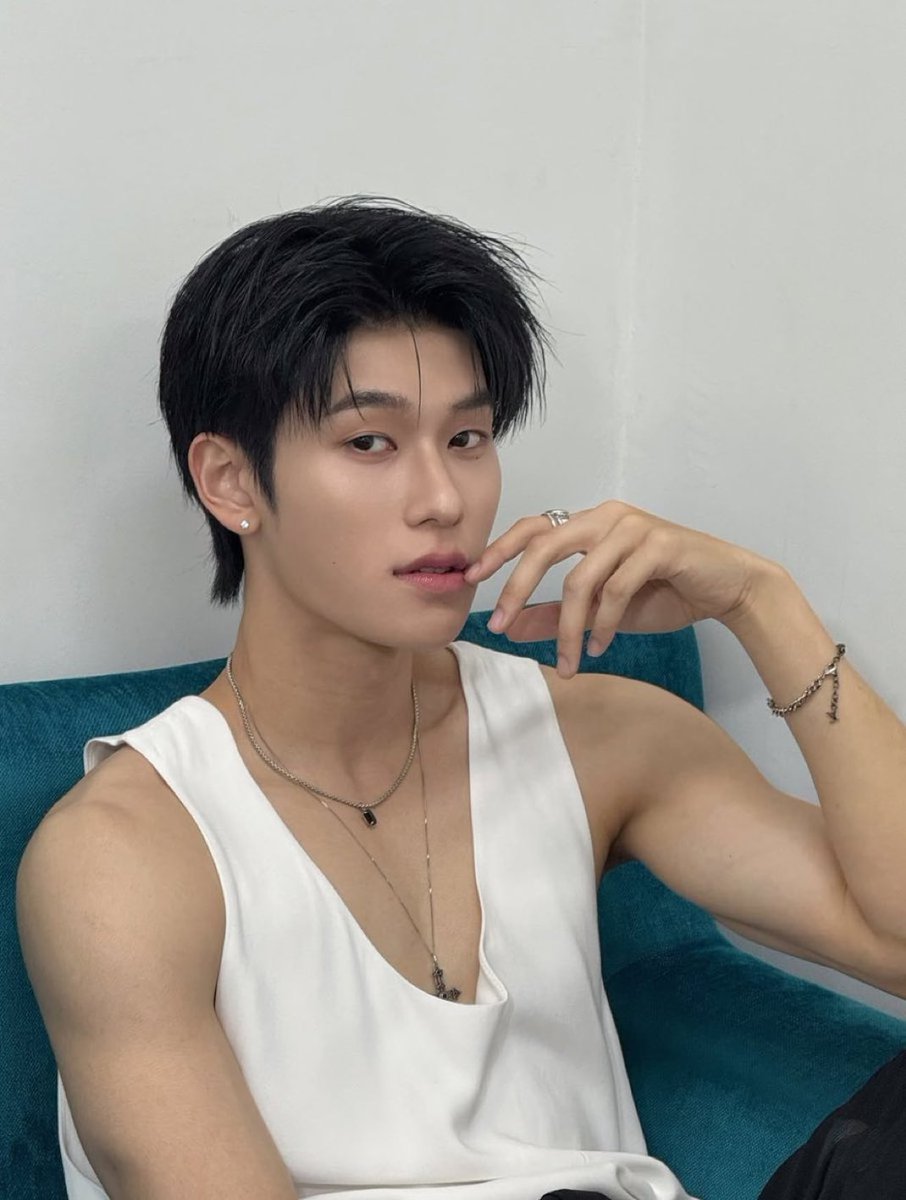 gosh he is so pretty