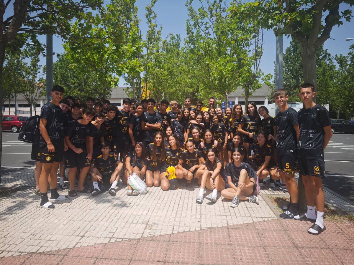🚐🚐🚐

🔜 Nuestros equipos, camino al #Arena1000Sanxenxo 👏

#SienteBalonmanoPlaya 🏖️