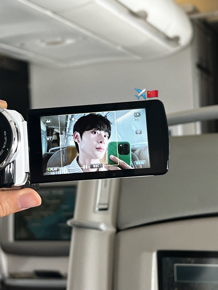bim4heartbim's tweet photo. 그니까 나는
갬성,, v-log,,
를 생각했는데
                                       재생하자마자 본 것
                                        ㄴ 제목: 💚정우의 하루💛
                                        ㄴ브금: 하투하 소녀들의 
                                          💖style💖 https://t.co/6ZFA09jHVz