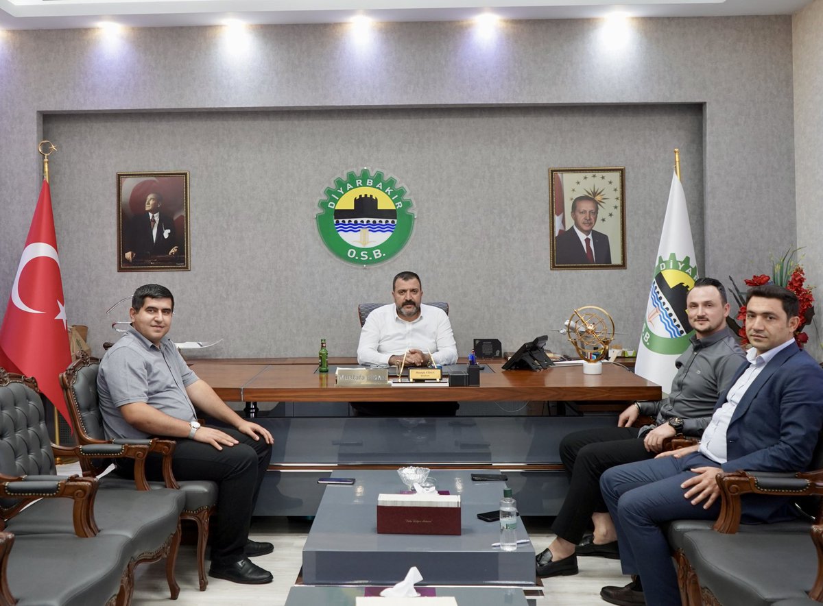 BİM A.Ş. Diyarbakır Bölge Direktörü Sadettin Şimşek, Organize Sanayi Bölgesi Yönetim Kurulu Başkanımız Mustafa Fidan’ı ziyaret etti.
Nazik ziyaretleri için Şimşek’e teşekkür ederiz.