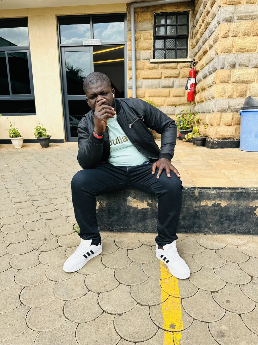 Sio Kiburi!
Ni venye nikiwa na God, Hakuna kitu unishtua Mimi.

#Maskani #Radio47 #BillyNaMbaruk #Radio #Billy #miya