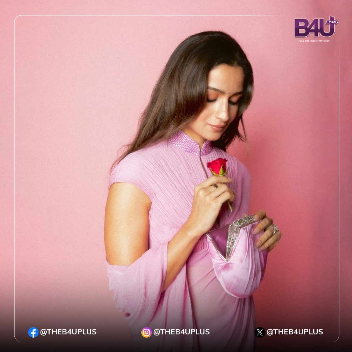 Alia Bhatt recently graced the screening of Rekha's iconic film Umrao Jaan, where several Bollywood stars were in attendance. Dressed in a stunning pink saree, Alia turned heads on the red carpet  a look that beautifully paid homage to Rekha’s timeless style from the film Silsila