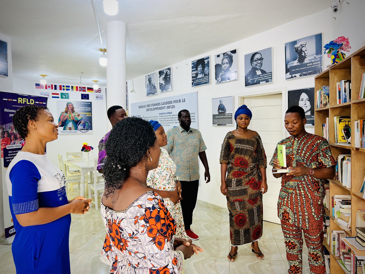Sur les Murs de notre Librairie au RFLD, les Photos des Femmes Héroïnes présentes nous rappellent la résilience et le courage : Vous verrez les Amazones telles que S.E. Mariam Chabi Talata Zimé Yérima - Vice Présidente du Benin, Nkosazana Dlamini Zuma …..