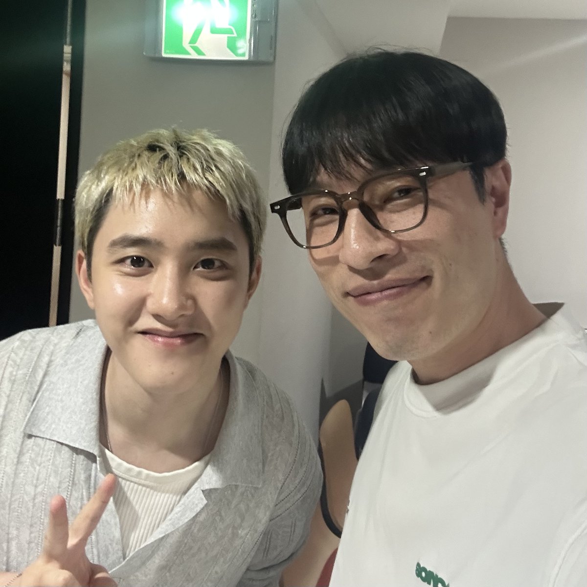 도경수 정규 1집 [BLISS] 음감회를 진행했습니다. 평소 만나보고 싶었고 첫 정규 앨범에 대한 기대감도 커서 MC 제의를 받고 흔쾌히 응했죠. 처음 만나본 도경수 님은 음악을 들으며 상상했던것처럼 진솔하고 따뜻한 사람이었습니다. [BLISS]는 그런 인간 도경수의 따뜻함이 잘 느껴지는 앨범이었어요.