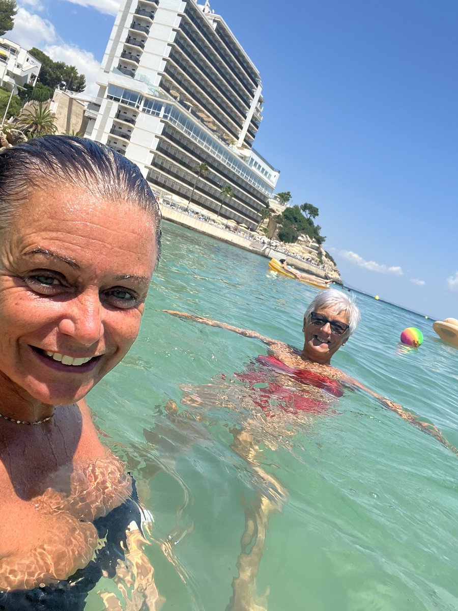 To hot to do anything else 😍