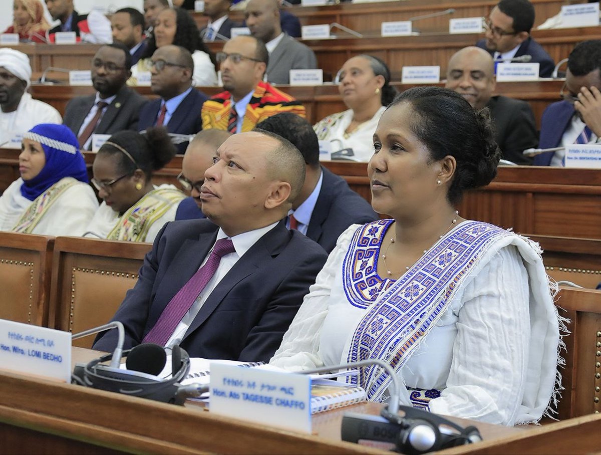 ክቡር ጠቅላይ ሚኒስትሩ የመንግስትን የ2017 የዕቅድ አፈጻጸም አስመልክቶ ከሕዝብ ተወካዮች ምክር ቤት አባላት ለተነሱ ጥያቄዎች ምላሽና ማብራሪያ እየሰጡ ነው፡፡