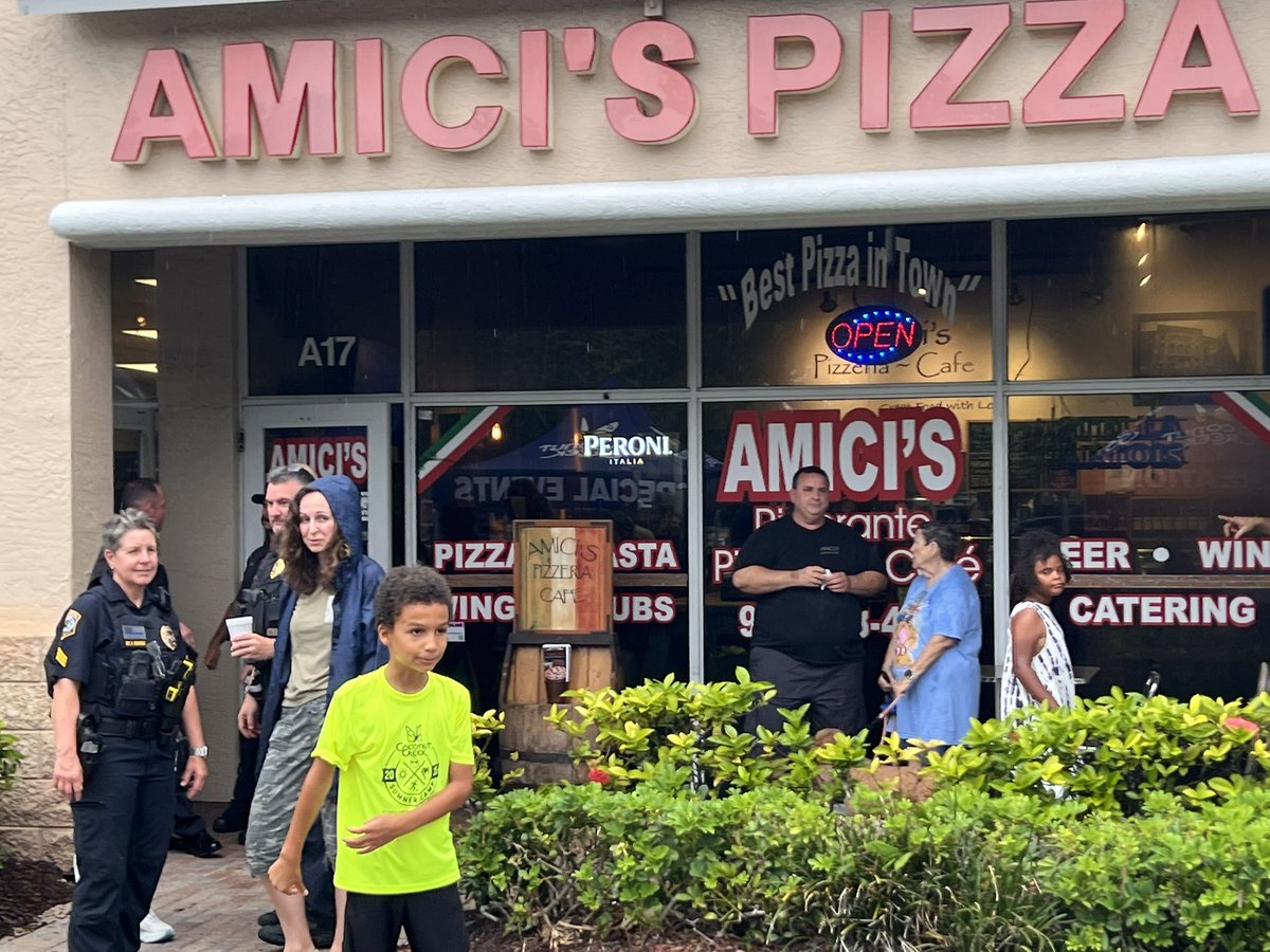 RepHunschofsky's tweet image. Stopped by the Coconut Creek “Slice of Safety” community event. It was great to see Coconut Creek Police Department, Fire Rescue, and community members spending time with each other and promoting good community relationships while enjoying delicious pizza from Amici's!