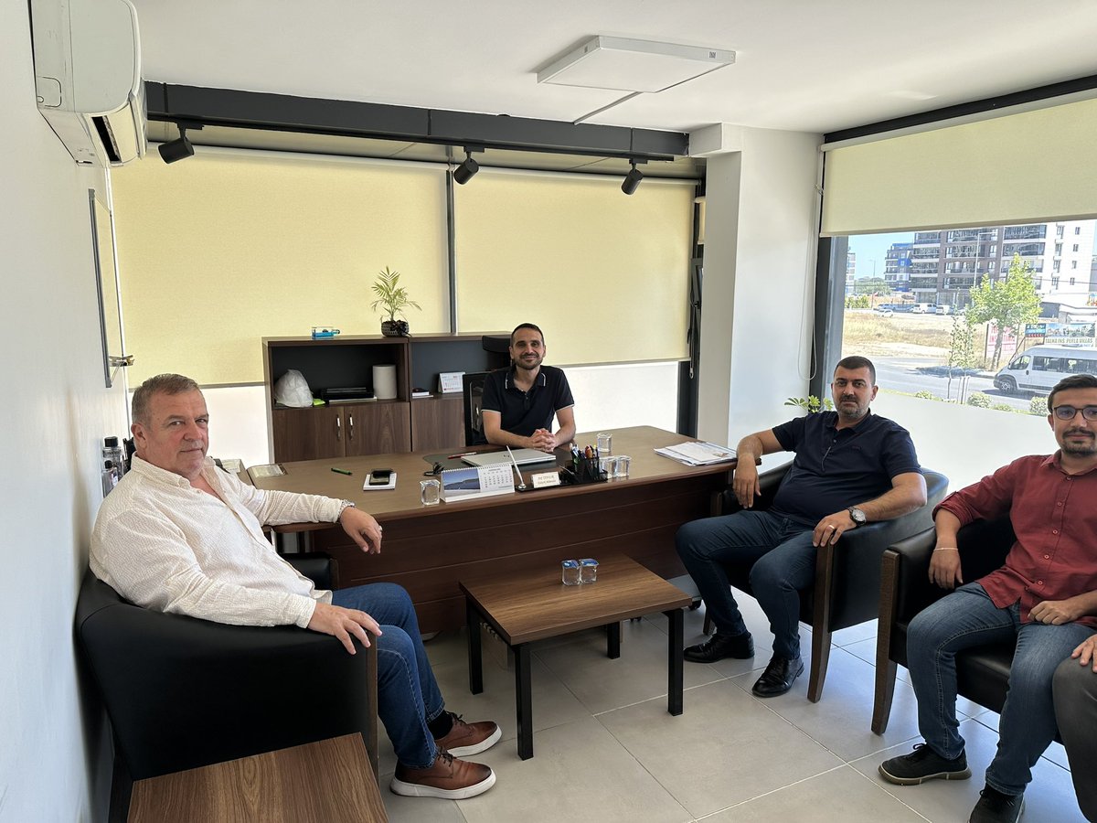 SiskoZeki's tweet photo. TREDAŞ Çerkezköy işletme müdürümüz Sn Arif TANILIR,ı ve AOB personellerimizi ziyaret edip İSG ve Toplu sözleşme gelişmeleri ilgili bilgilendirme toplantısı yaptık https://t.co/Ik2ZSOz5vZ