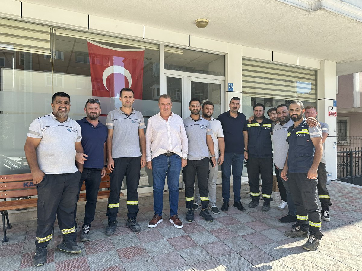SiskoZeki's tweet photo. TREDAŞ Çerkezköy işletme müdürümüz Sn Arif TANILIR,ı ve AOB personellerimizi ziyaret edip İSG ve Toplu sözleşme gelişmeleri ilgili bilgilendirme toplantısı yaptık https://t.co/Ik2ZSOz5vZ