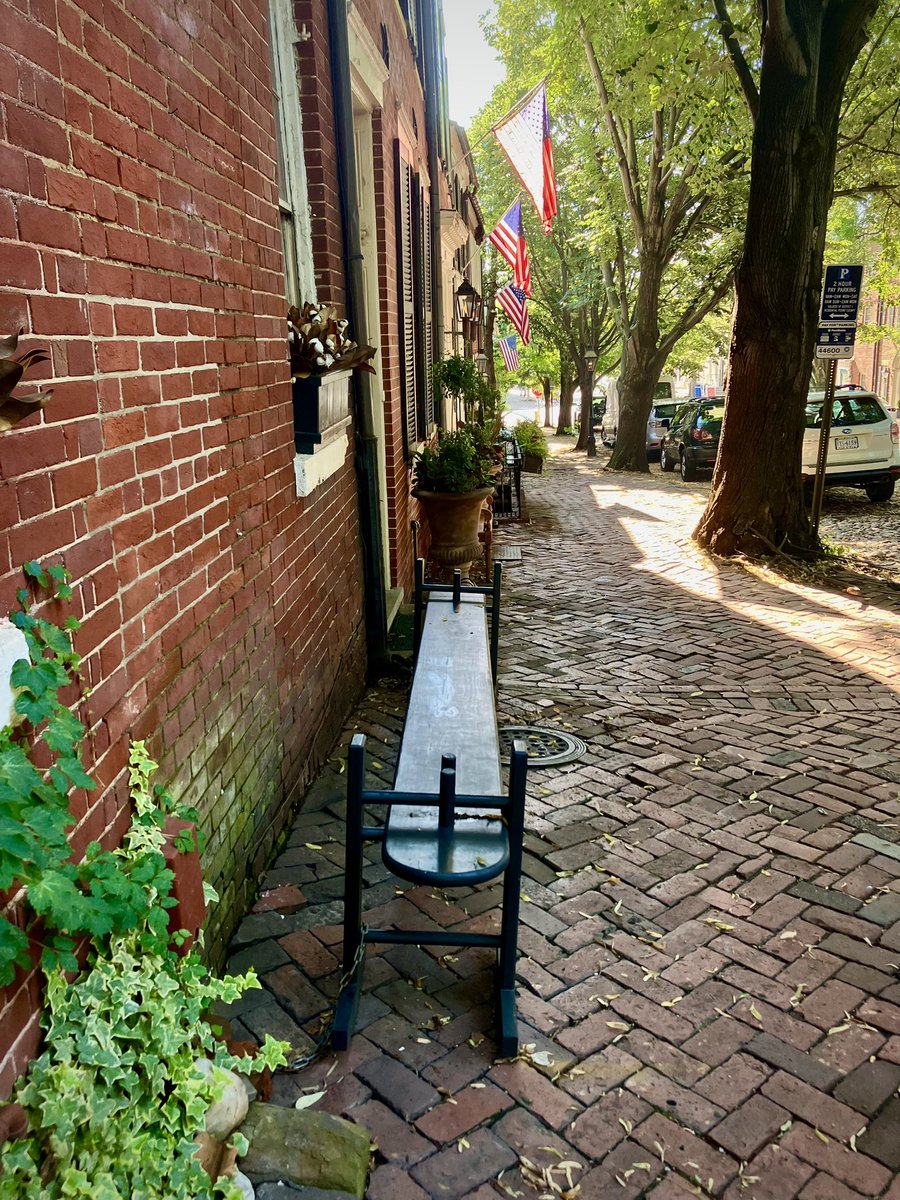 HobanGirl's tweet photo. He is no lover of the sea who loses
Sound of her voices, inland wandering.
— Arthur Upson, ‘Separation,’ Octaves in an Oxford Garden, 1902
#PrinceSt #CaptainsRow #OldTownAlexandria #WaterfrontPark
River life along the #Potomac #relics #mariners #July3rd 🌞🌾⛵️🚣♀️ https://t.co/glf1vgBDhY