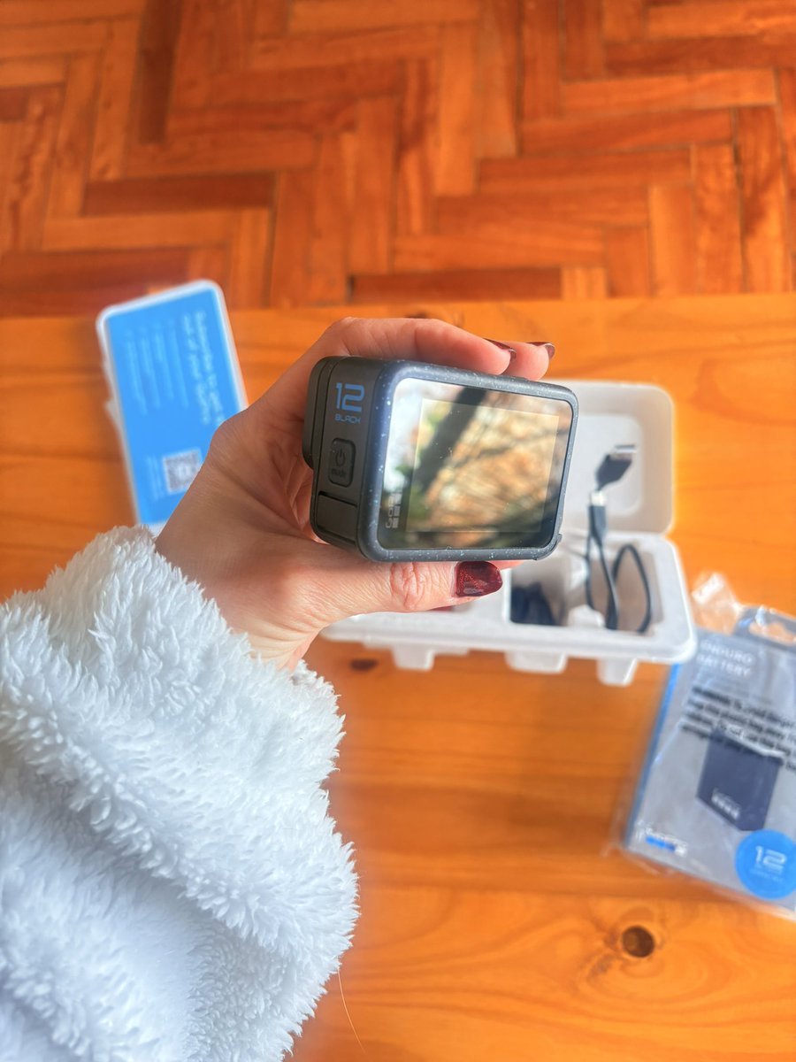 micatino's tweet image. Vendo una GoPro HERO 12 Black con todos los chiches por el mismo valor que la compré en España. Era para un proyecto que por ahora no realizaré así que la vendo a lo que la compré.
Interesados, contactarme. Lo único que les pido es que no me estafen para eso está Facebook.