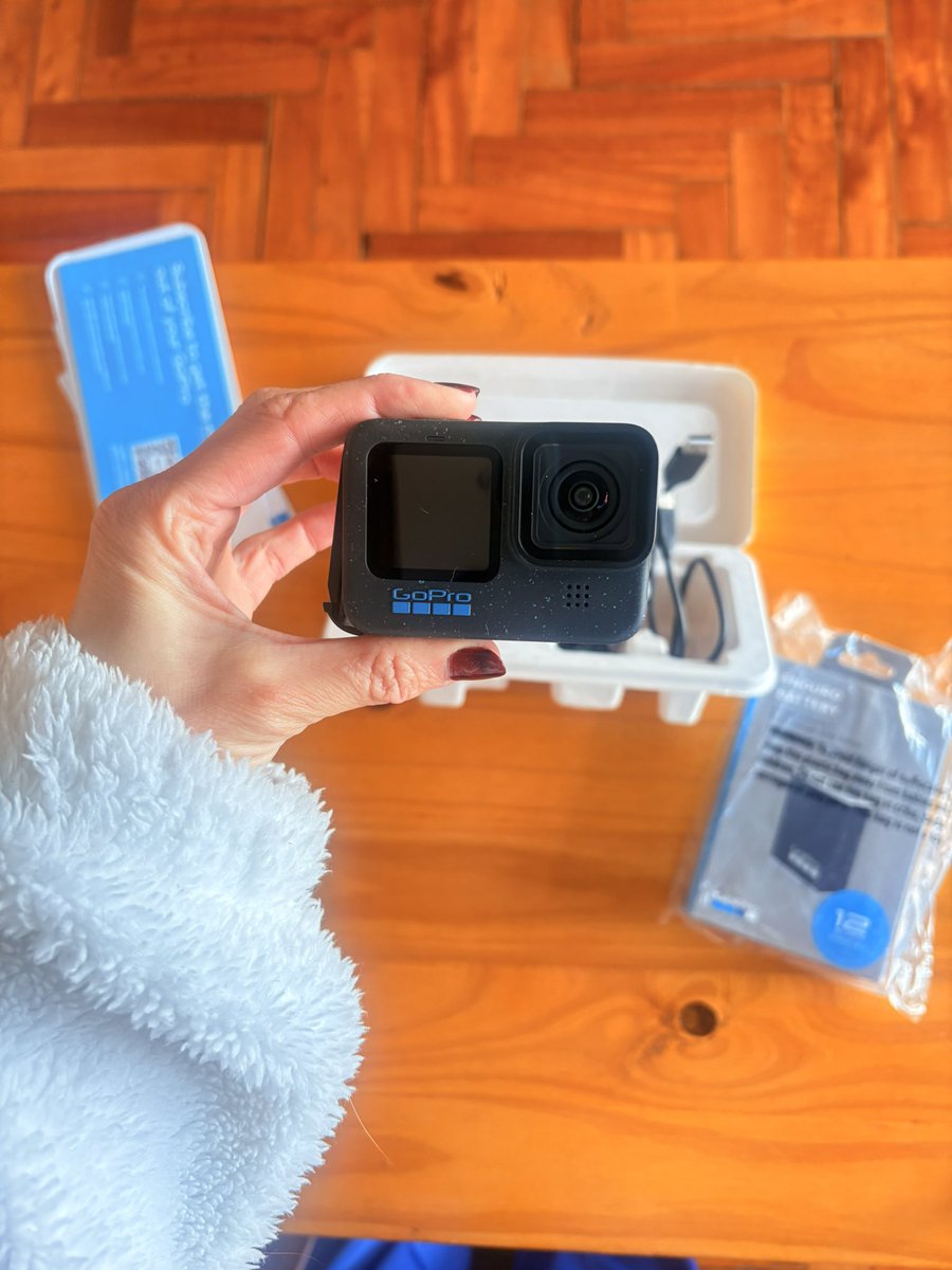 micatino's tweet image. Vendo una GoPro HERO 12 Black con todos los chiches por el mismo valor que la compré en España. Era para un proyecto que por ahora no realizaré así que la vendo a lo que la compré.
Interesados, contactarme. Lo único que les pido es que no me estafen para eso está Facebook.