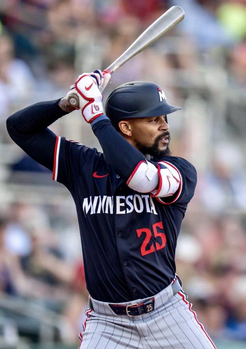 MNTwinsZealot's tweet photo. Byron Buxton absolutely should’ve been the starting CFer in the All Star Game. Has the 3rd highest SLG &amp; HRs among AL outfielders…4th most RBIs &amp; SBs. Owns the 2nd highest WAR as well. https://t.co/ZCARqyneQQ