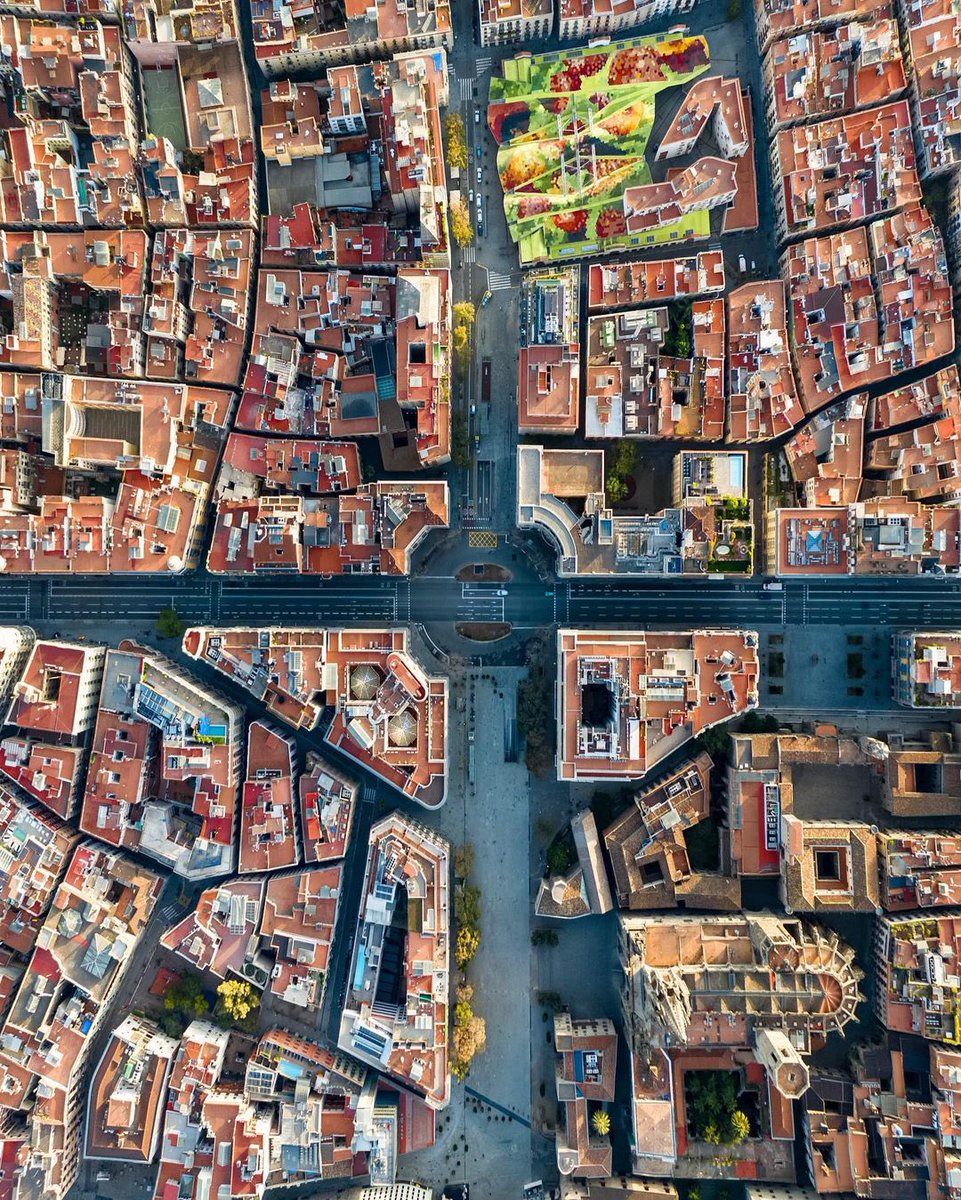 Avui fa just un quart de segle, 3 de juliol del 2000, va morir Enric Miralles. Vista ara amb perspectiva històrica, la seva mort marca la fi d'un gran segle de l'arquitectura catalana, el XX, i l'inici d'un segle XXI on l'arquitectura pàtria ja no té ni referents ni full de ruta.