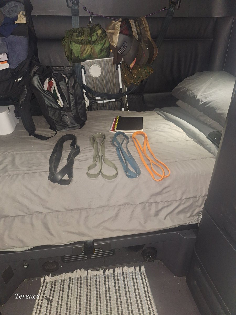 fattruckerfit's tweet photo. This is where the grind lives.
Four resistance bands. A journal. One mission.
You don’t need more gear.
You need more grit.

#FTGH #TruckWorkout #DisciplineWins #TruckerFitness https://t.co/Dr32yhOwfw