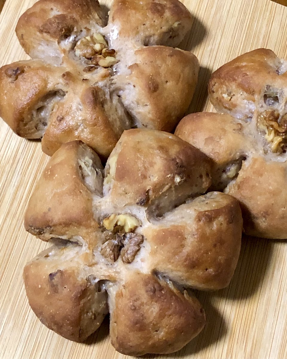 米粉くるみパン焼きました😊 ♪ ♪
米粉で焼くパンが気になってて… 。夕飯の後焼きました( *´艸)₊˚⊹♡
#米粉くるみパン #グルテンフリー