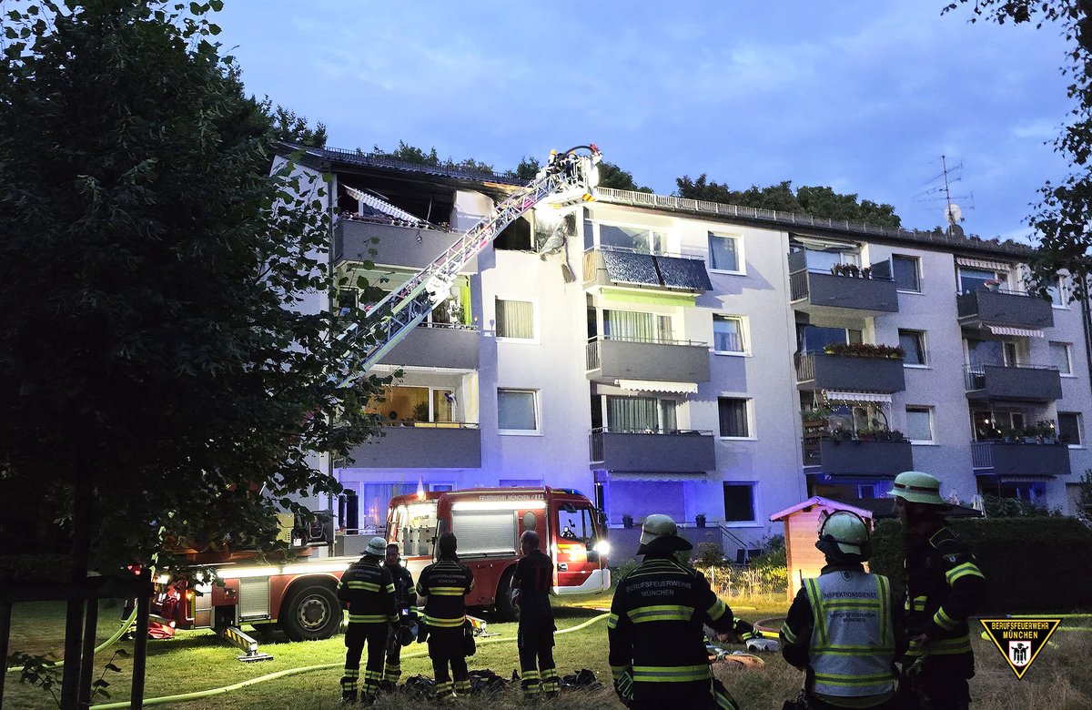 Am Mittwochabend ist es in #Fürstenried zu einen Zimmerbrand gekommen. Was genau passiert ist, lest ihr hier. 👇
Ganzer Bericht: presseportal.de/blaulicht/pm/1…

#WirFürMünchen