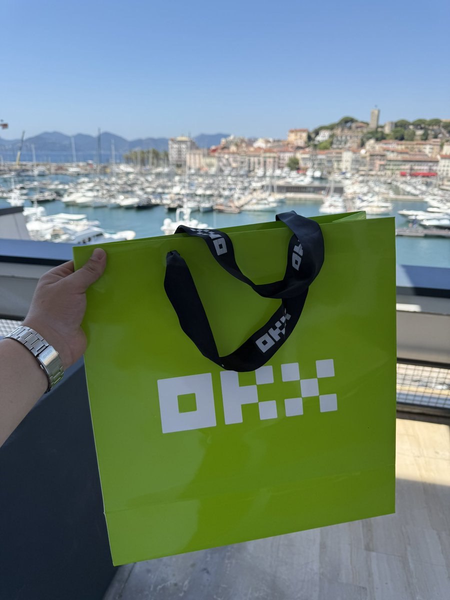 Great connecting with Leon, Institutional Business Lead at <a href="/okx/">OKX</a> 💚 had a chat about a potential collab with <a href="/Landshareio/">Landshare</a> 🏠 Big props for the top-tier swag too!