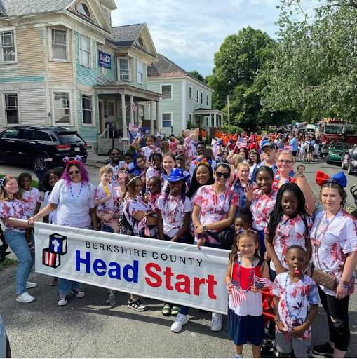 NatlHeadStart's tweet image. 🎆 This 4th of July, let’s celebrate our country and our kids! Join us in the town parade. Wear your Head Start gear, make a sign, and bring your decorated bikes, wagons, or strollers.
Let’s show everyone what makes Head Start so special. We can’t wait to see you there!