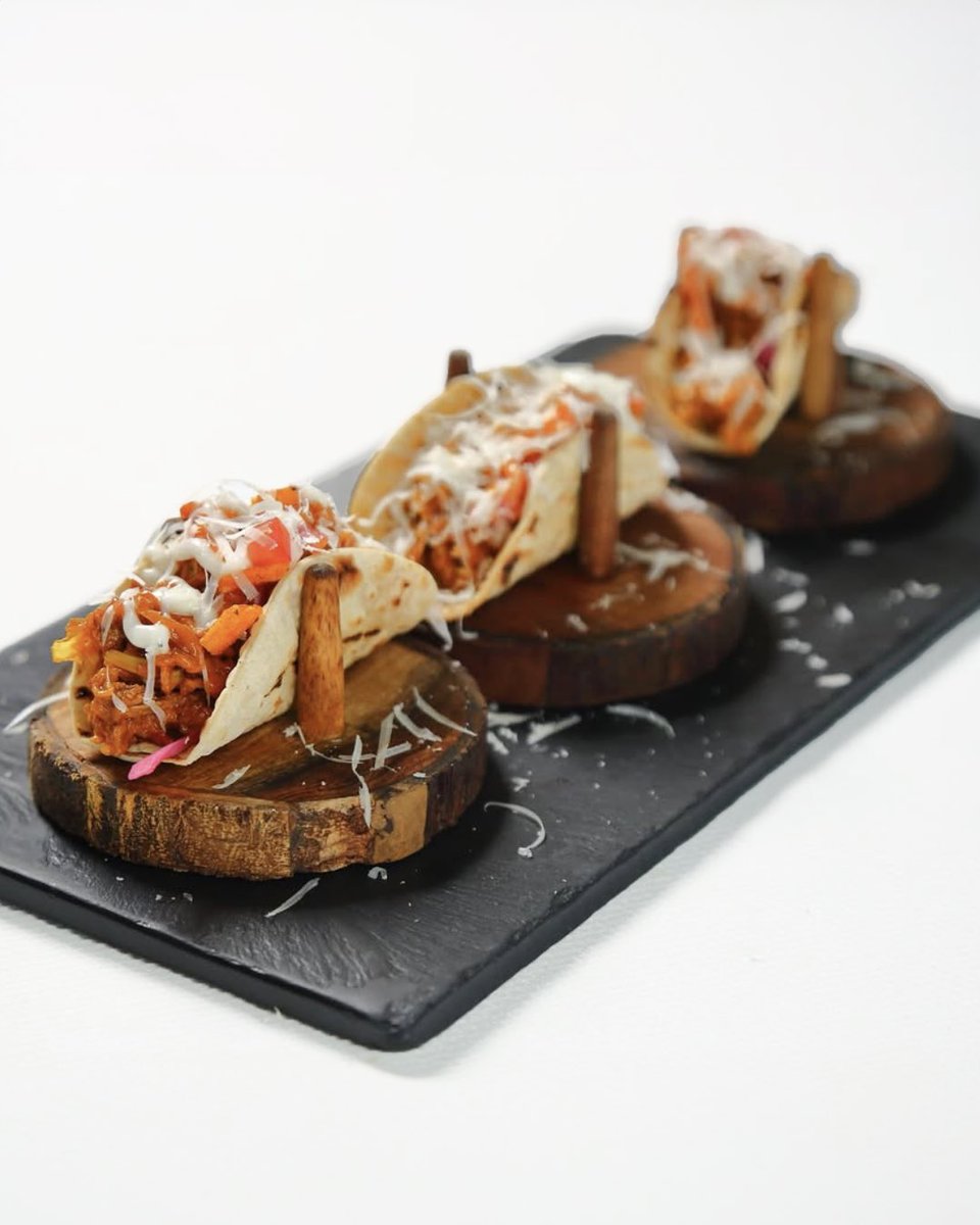 taco, but make it indian.
pulled jackfruit in a phulka shell, drizzled with lime cream and a pop of salsa - bold, bright, and unmistakably inventive.
#indianaccent #inventiveindian #newdelhi